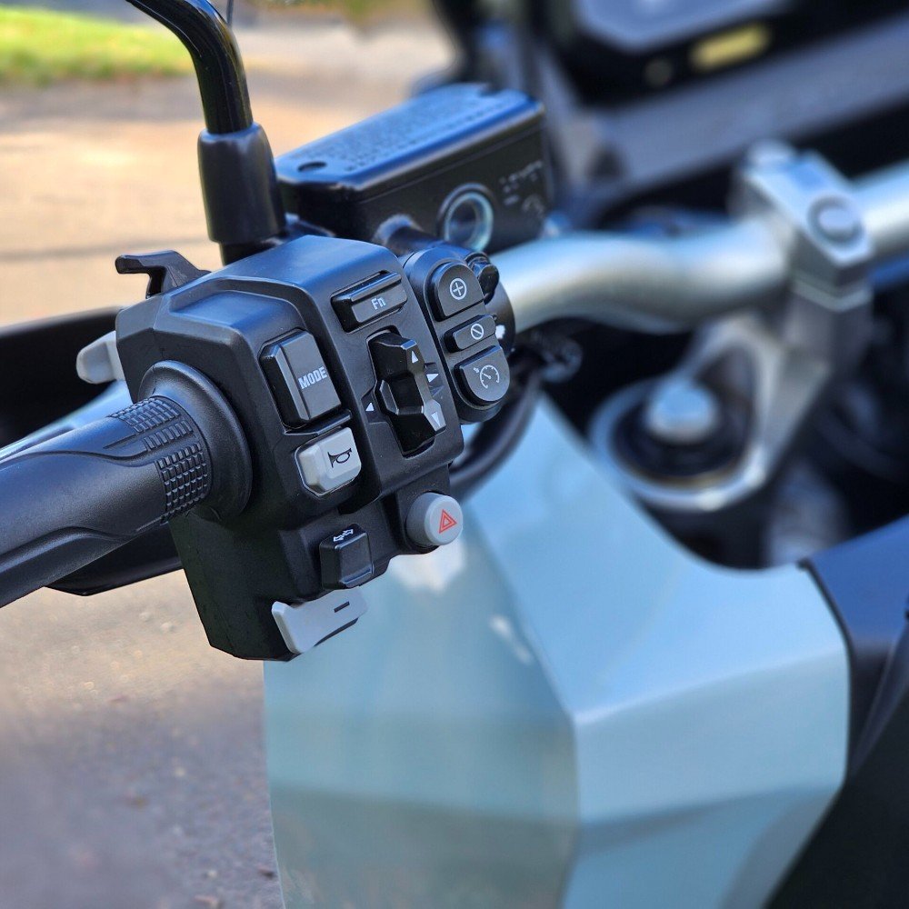 Honda CB750 2023-2024 cruise control montaj görünümü